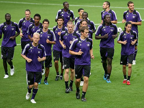 Beļģijā vadībā ''Anderlecht'', otrie - līgas jaunpienācēji