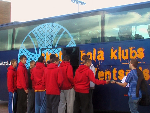 Basketbola kluba "Ventspils" jaunais autobuss dodas uz Kauņu