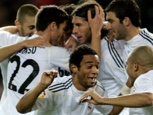 Madrides derbijā aizraujošā cīņā pārāks "Real"
