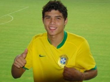 "Arsenal" tuvu 17 gadus vecā brazīliešu pussarga Zezinjo iegādei