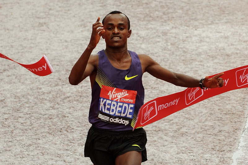 Kebede un Šobukova uzvar Londonas maratonā