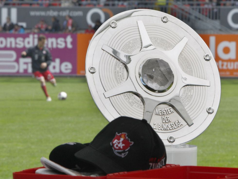 2. Bundeslīgā triumfē "Kaiserslautern", augstāk tiek arī "St.Pauli"