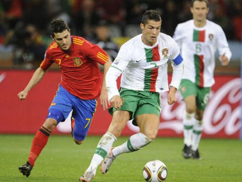Spraigā spēlē Spānija pārspēj Portugāli