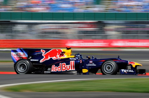 "Red Bull" ātrākie arī trešajos treniņos