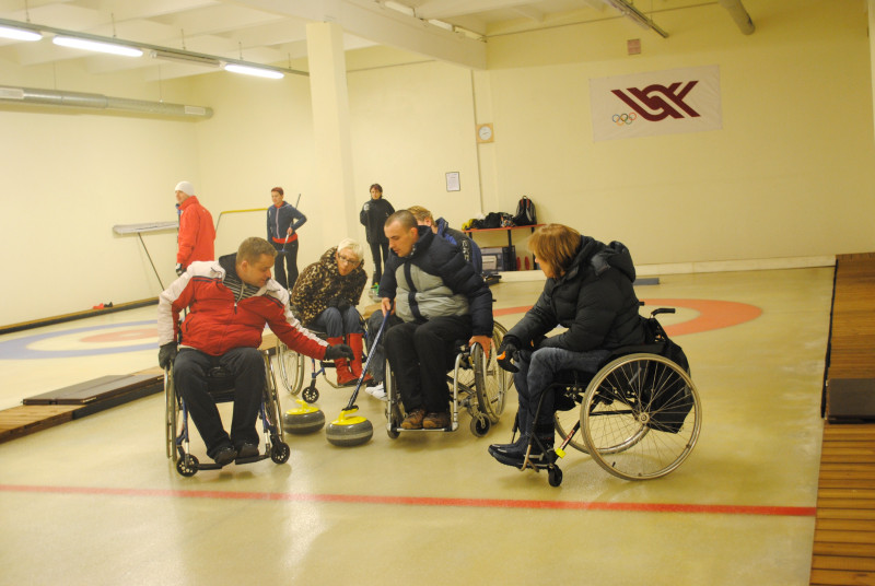 Latvijas paralimpiskā kērlinga komanda dodas uz PČ kvalifikāciju