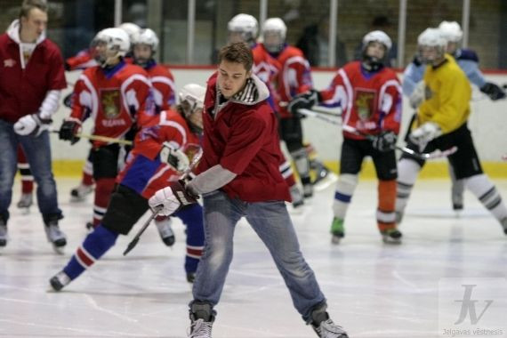 ''Dinamo'' hokejisti viesojas pie Jelgavas jauniešiem