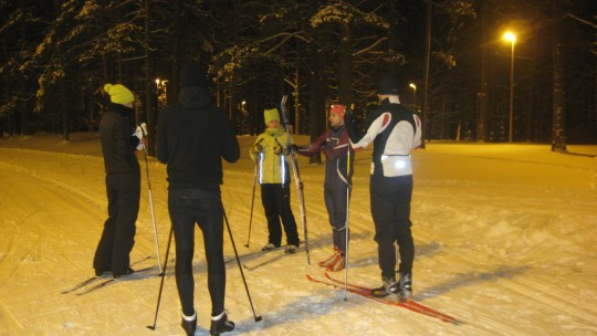 Olimpisko spēļu dalībnieks Kristaps Lībietis māca slēpot Mežaparkā