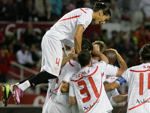 "Sevilla" pārspēj "Villarreal", Aguero divi vārti sekmē "Atletico" uzvaru