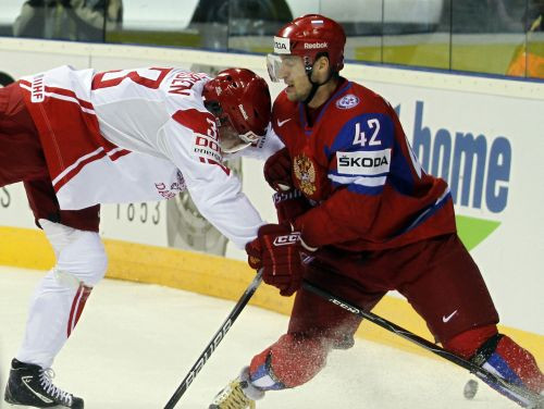 Krievija smagā spēlē uzvar dāņus, norvēģi pārsteidz Šveici
