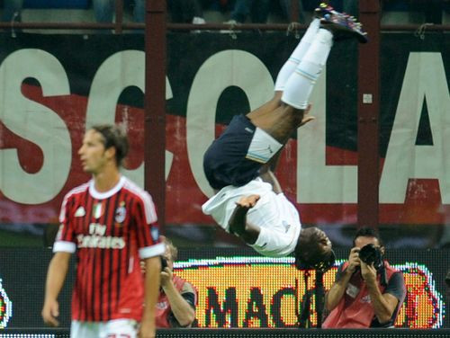 "Milan" sezonas ievadspēlē atspēlē divu vārtu deficītu pret "Lazio"