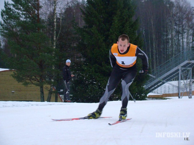 Noskaidroti Latvijas distanču slēpotāji dalībai jauniešu olimpiskajās spēlēs