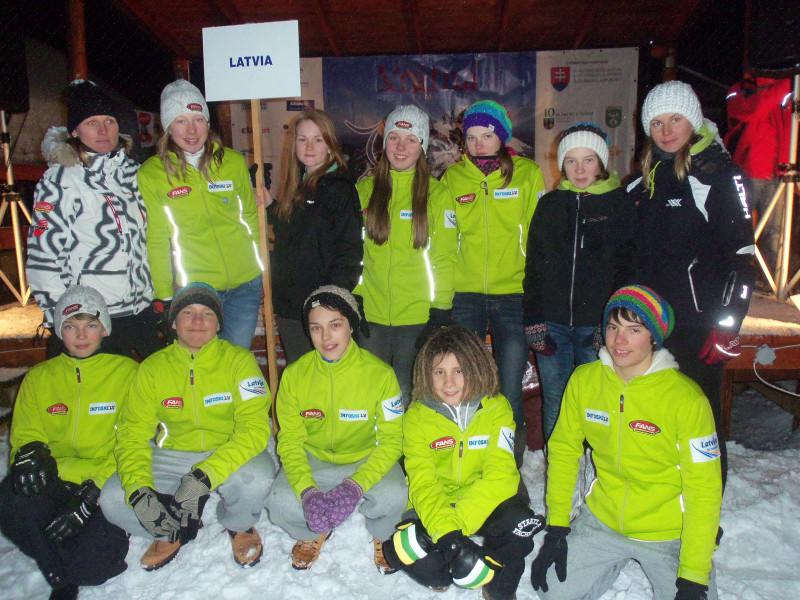 Latvijas jaunajiem kalnu slēpotājiem godalgotas vietas FIS sacensībās