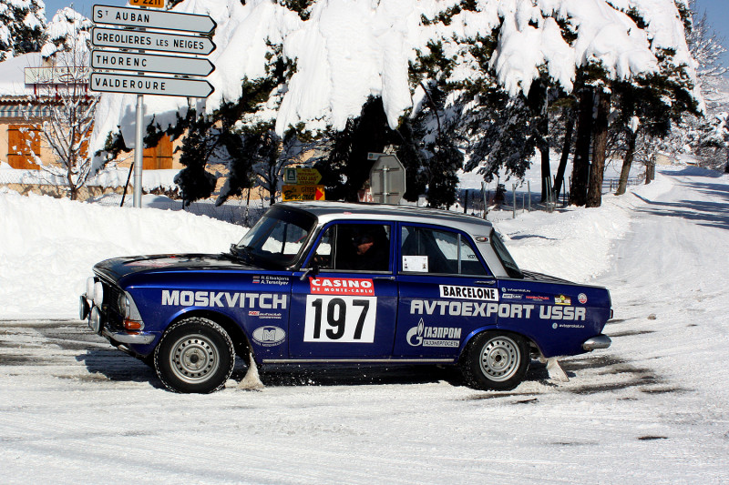 Elbakjans ar "Moskvitch" turpina cīņu Montekarlo rallija sniegos