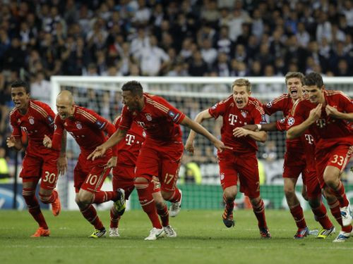 "Bayern" uzvar pendeļu trillerī un pievienojas "Chelsea" finālā
