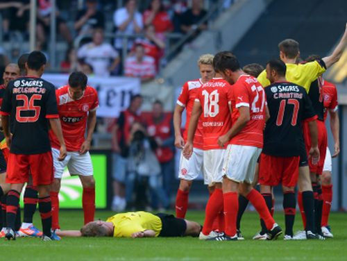 "Benfica" kapteinim par tiesneša izslēgšanu 11 spēļu diskvalifikācija (+video)