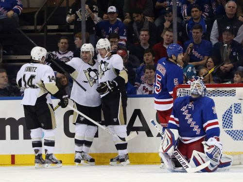 Malkinam trīs piespēles, "Penguins" gūst sešus vārtus pret "Rangers"