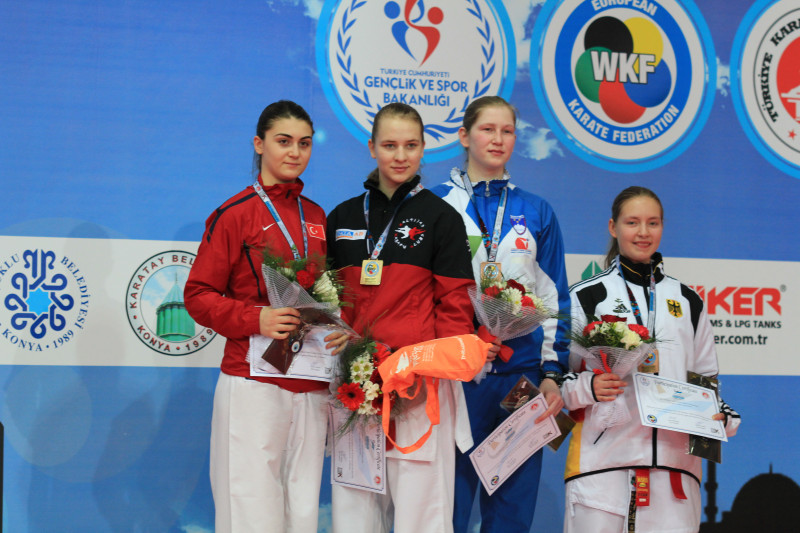 Viktorija Razajeva kļūst par Eiropas čempioni karatē junioriem