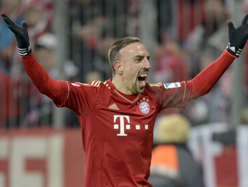 Fans uzdodas par Riberī draugu un iekļūst "Bayern" ģērbtuvē