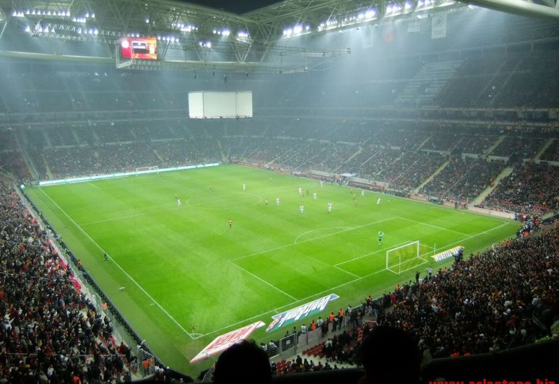 Kellers pirms spēles Stambulā demonstrējis "Schalke" spēlētājiem atmosfēru stadionā