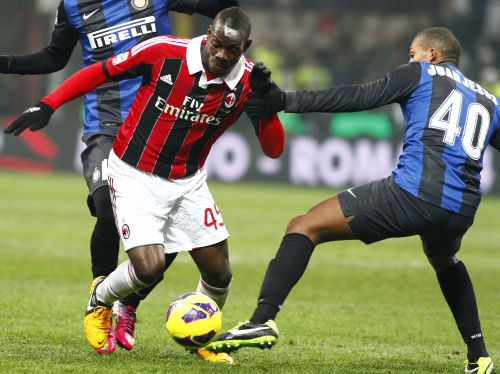 "Inter" atspēlējas Milānas derbijā