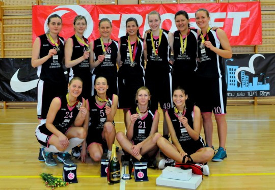 "Jaunās sieviešu basketbola līgas" čempiones: Rīgas Stradiņa Universitātes komanda