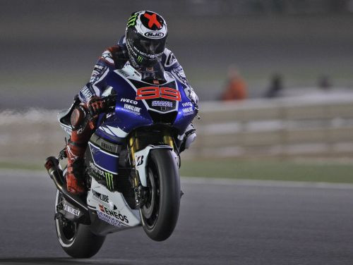Lorenco triumfē MotoGP pirmajā posmā, Rosi izrauj otro vietu