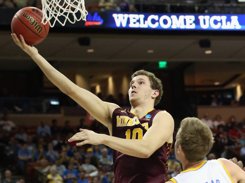 Ošenieks NCAA sezonu sāk ar astoņiem punktiem, Rozītim gandrīz double-double