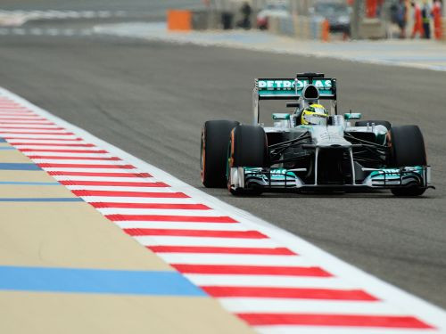 Rosbergs izcīna "pole position" kvalifikācijā Bahreinā
