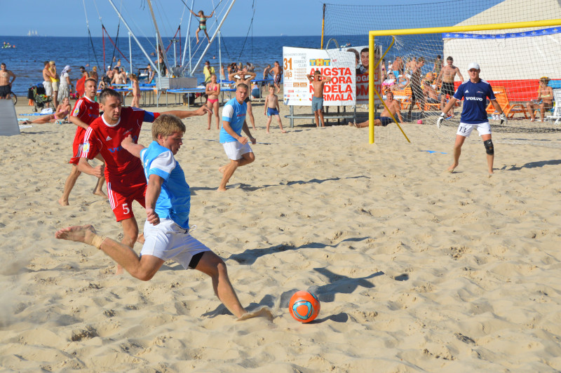 12 pludmales futbola komandas cīnīsies par Latvijas kausu