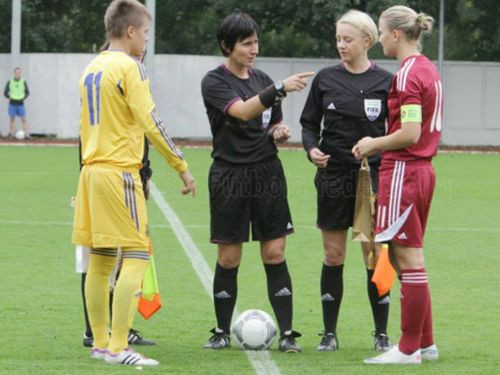 Latvijas U19 meitenes gūst goda vārtus pret Ziemeļīriju
