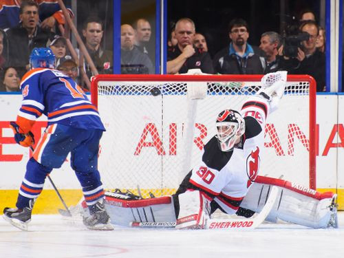 "Oilers" astoņās minūtēs iemet četras ripas Brodēram un atspēlējas no 0:3