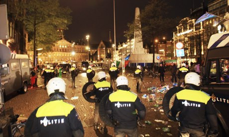 Astoņi Amsterdamas policisti cietuši sadursmē ar "Celtic" līdzjutējiem