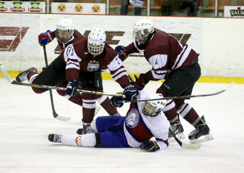 Latvijas U-18 hokeja izlase pārbaudes turnīru Rīgā uzsāk ar uzvaru pār Norvēģiju