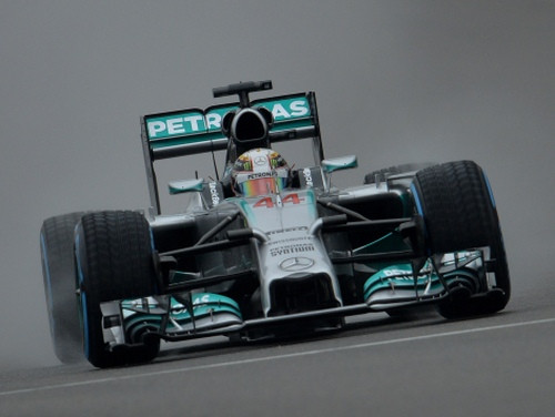 Hamiltons trešo reizi šosezon uzvar kvalifikācijā