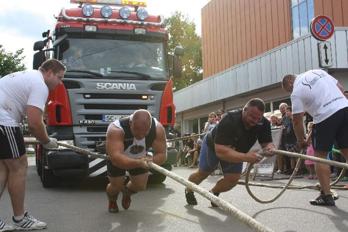 Daugavpilī norisināsies "Scania Latvia Truck pull" vilkšanas čempionāts spēkavīriem