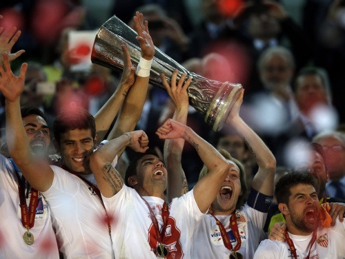 "Sevilla" Eiropas līgas trofejas sargāšanu sāks mājās pret "Feyenoord"