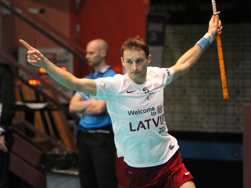 Latvija pēdējā trešdaļā nolauž igauņus un spēlēs par 5. vietu PČ
