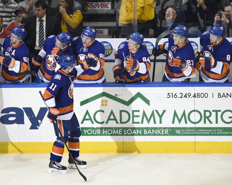 "Islanders" pārtrauc Čikāgas astoņu uzvaru sēriju, "Ducks" septītais panākums pēc kārtas