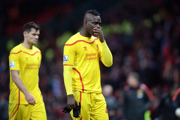 Aizvainojošās bildes dēļ Balotelli nevarēs spēlēt pret "Arsenal"