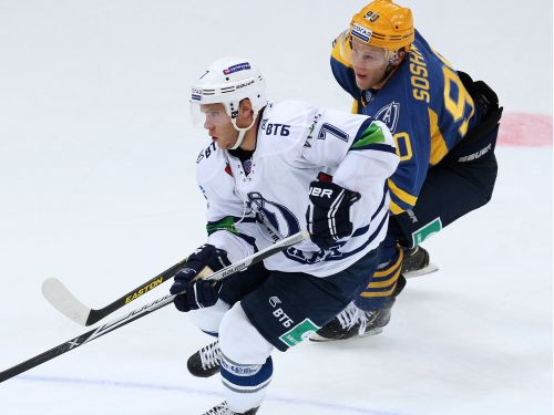 KHL uz vienu spēli diskvalificē "Dynamo" aizsargu Robinsonu