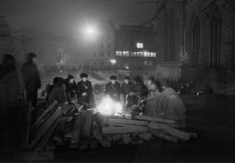 Fotoizstāde „Barikādes” Rīgas Kultūras centrā „Iļģuciems”