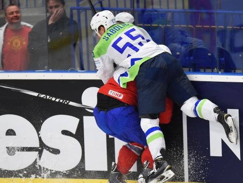 IIHF par asu spēka paņēmienu diskvalificē Slovēnijas uzbrucēju Saboliču