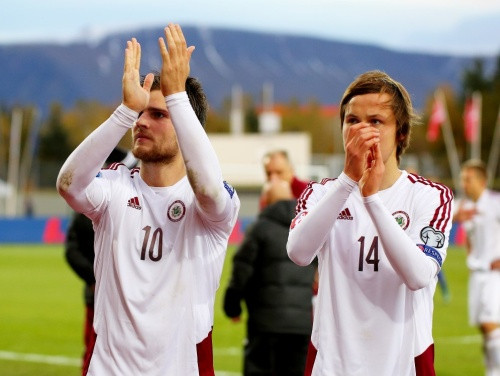 Latvijai virkne momentu un izvilkts 2:2 no 0:2 pret grupas līderi Islandē
