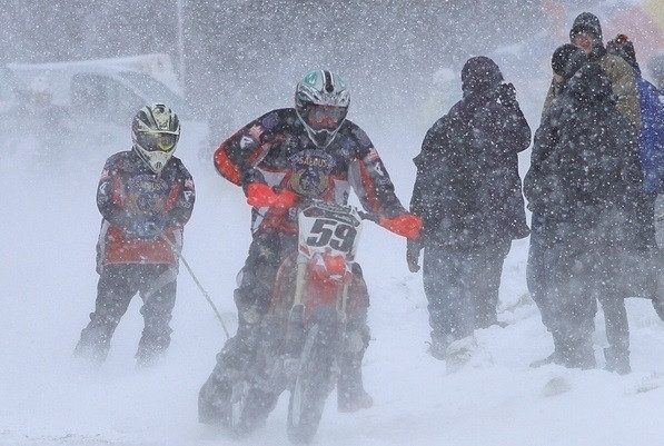 Latvijas čempionāts skijoringā un ziemas motokrosā startēs Lēdmanē