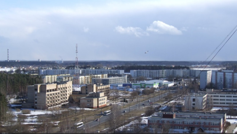 Traģēdija Mežciemā. No deviņstāvu mājas jumta nokrīt jaunietis