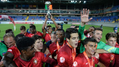 Portugāle pendelēs uzvar Spāniju un triumfē Eiropas U17 čempionātā