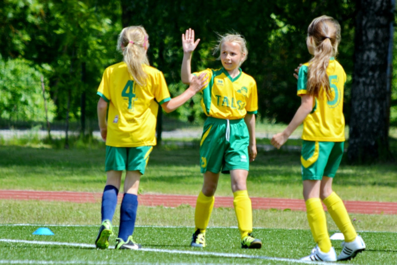 Četrās pilsētās atklāta jaunā meiteņu futbola vasaras čempionāta sezona