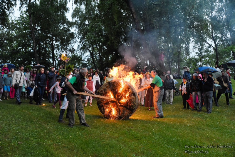 Tradicionālās Jāņu nakts svinības Dzegužkalnā (+VIDEO)