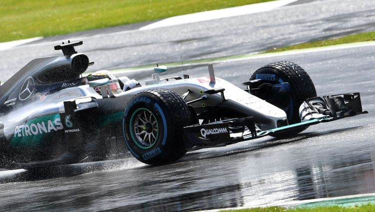 Hamiltons uzvar Lielbritānijā, Rosbergs atstāj Verstapenu trešo