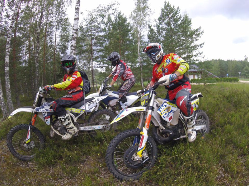 Edgars Siliņš kāpj uz pjedestāla enduro EČ posmā Ogrē